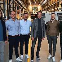 Im gemeinsamen Gespräch mit René Sauer, Geschäftsführer der SDFS (r.), und Maximilian Schütz, Projektentwickler der SDFS (2.v.r.), erörterten Ralph Engel, eks-Geschäftsführer (3.v.r), Philipp Schneider, Head of R & D (2.v.l), Christian Wache, Key Account Manager (3.v.l.), sowie Christian Haink, Head of Business Development (l.), gemeinsame Schnittmengen und Möglichkeiten der künftigen Zusammenarbeit.