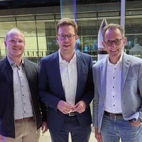 eks Engel reist zum Bundestagkongress